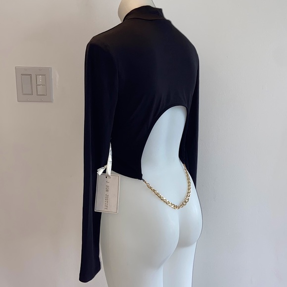 NWT * Gold Chain Detailed Open Back Long Sleeve Cropped Dress Shirt - Picture 1 of 6